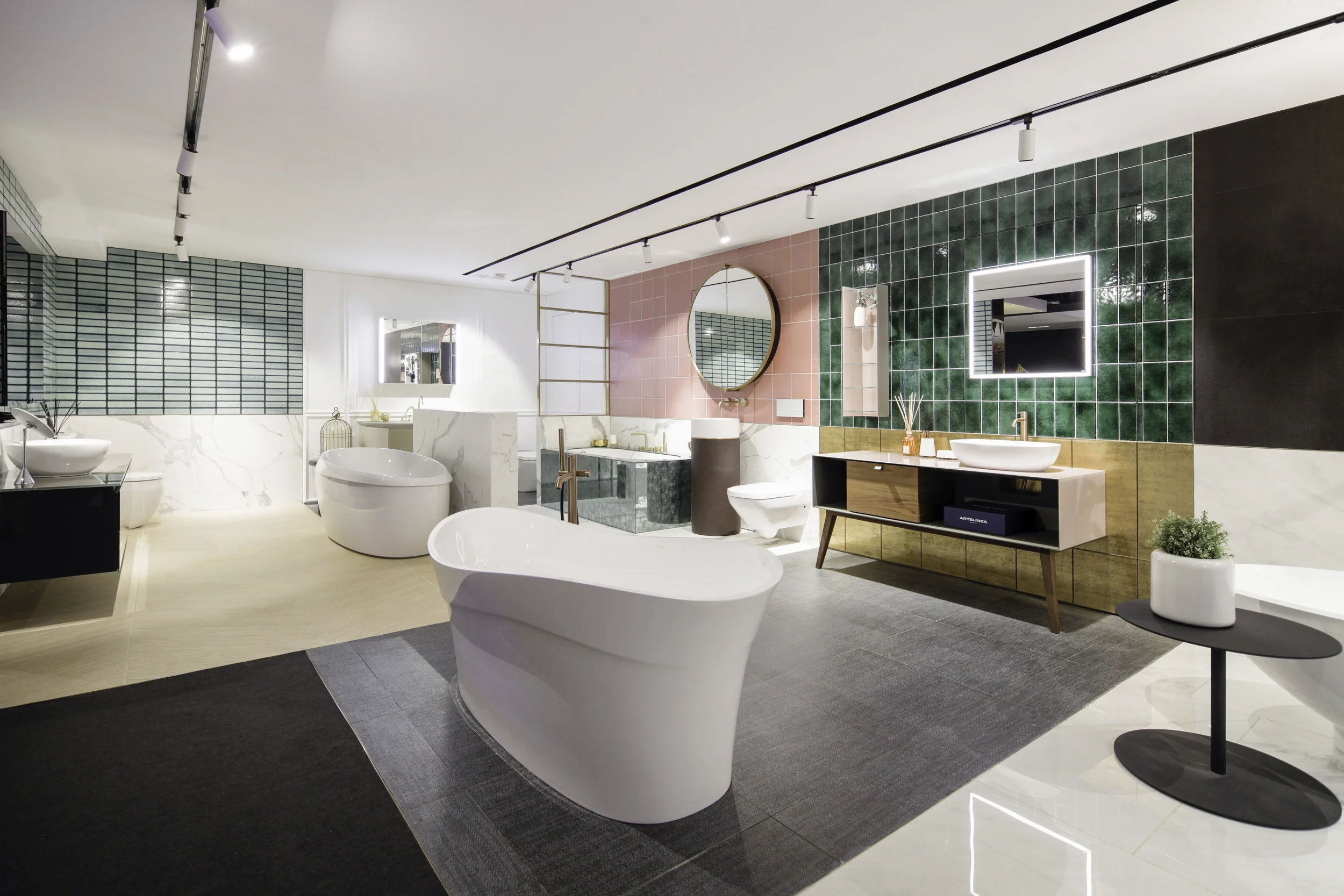 香港浴室瓷磚與潔具選擇示意